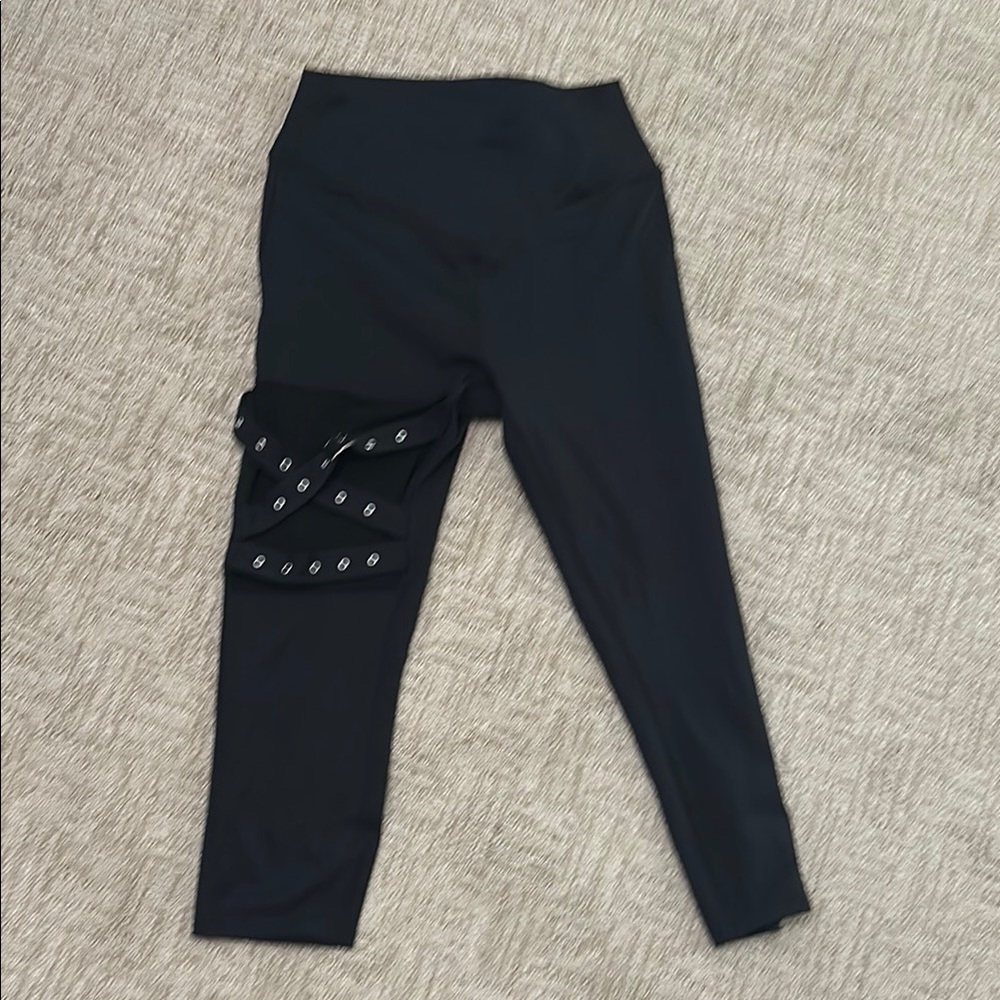 HALARA Black Capris with Strap Detail